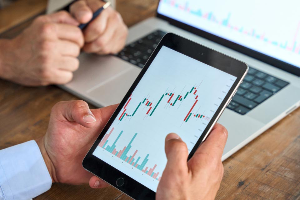 Mobile phone displaying real-time trading data, illustrating the concept of Forex margin and leverage.