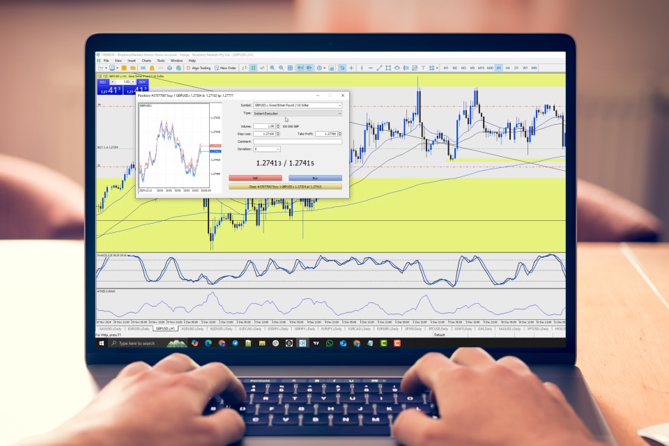 a trader adjusting trade volume settings on the MetaTrader platform